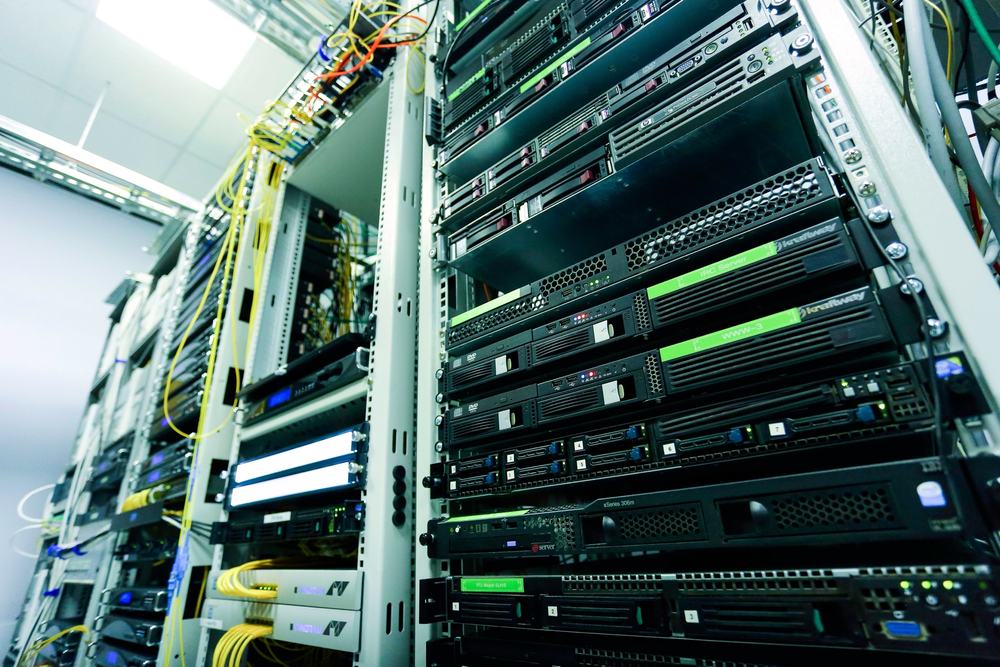 Structured network cabling and switches in a server room